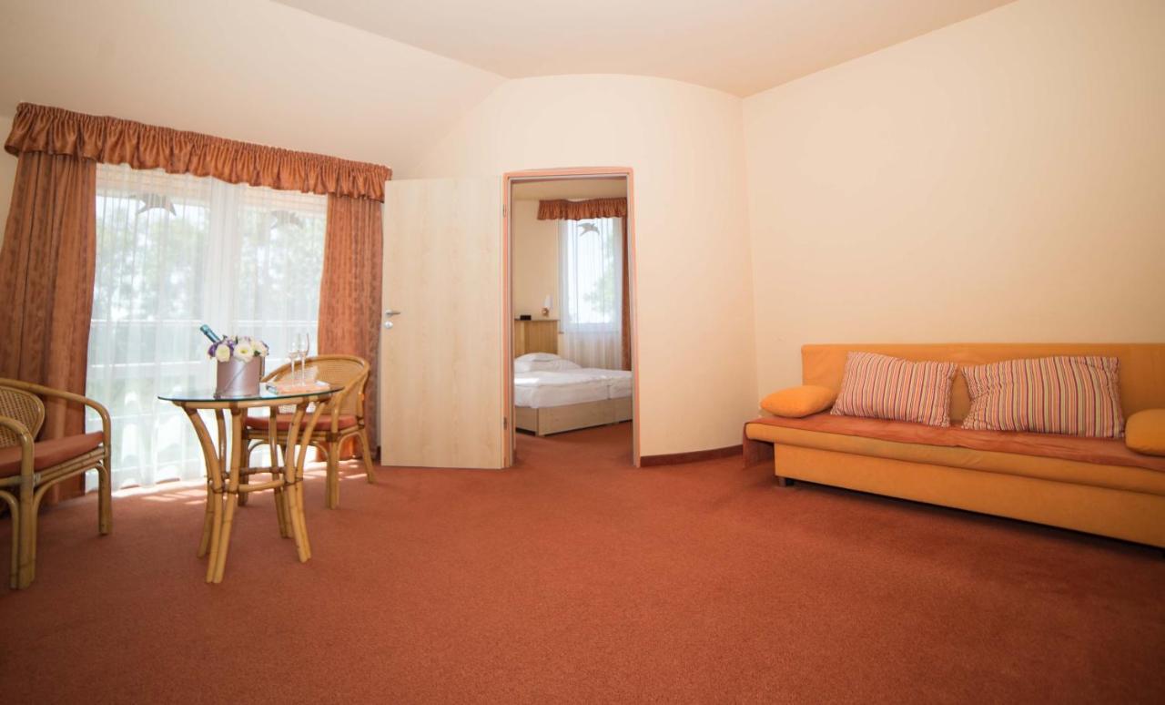 Martfu Hotel Thermal Spa Екстериор снимка