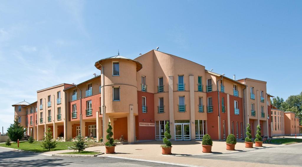 Martfu Hotel Thermal Spa Екстериор снимка